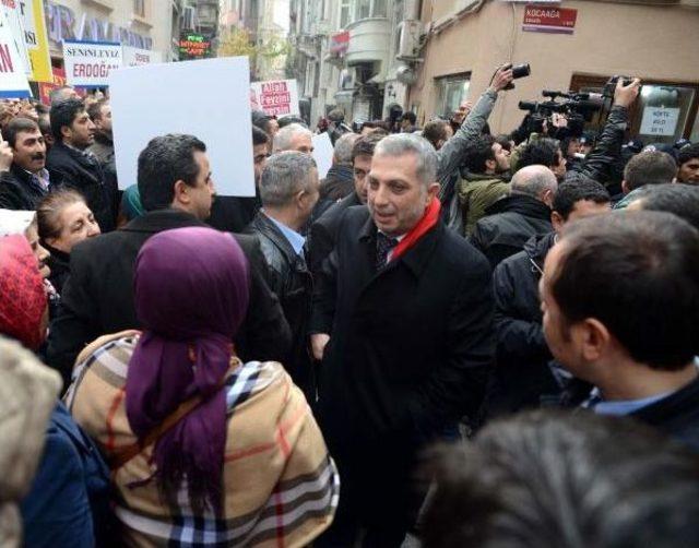 Eski Vekilin Bulunduğu Polis Araci Ak Partililer Tarafindan Yumurta Yağmuruna Tutuldu (2)