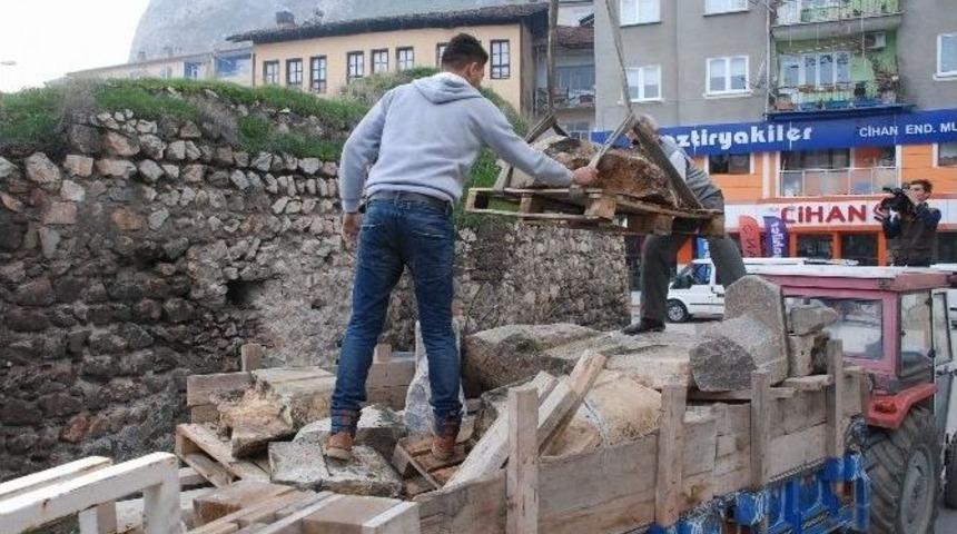 Tarihi Trakt&ouml;rle Taşıdılar