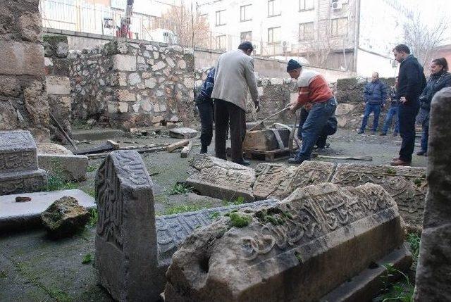 Tarihi Trakt&ouml;rle Taşıdılar 1