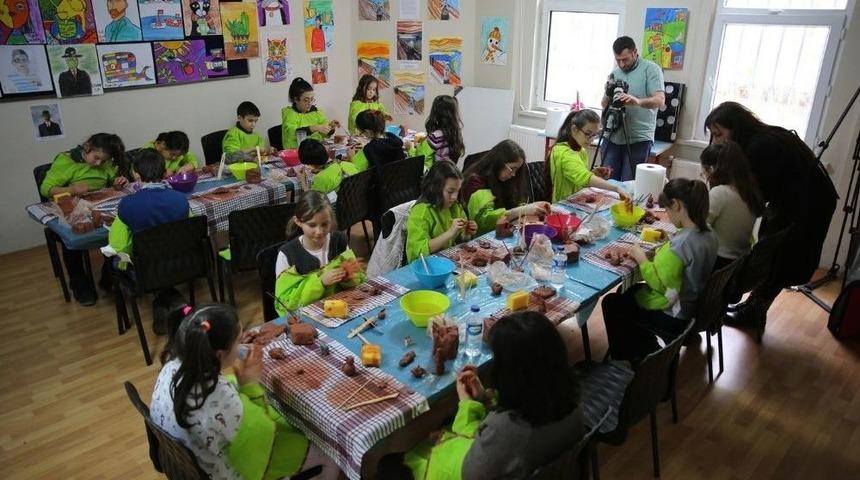 Yetişkin Ve Çocukların Yetenekleri Keşfediliyor