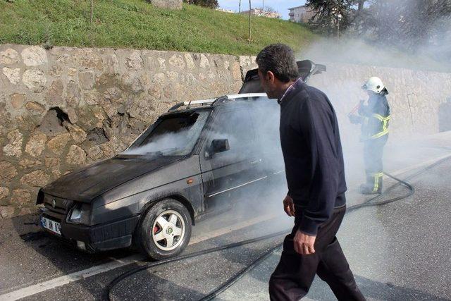 Seyir Halindeki Otomobil Alev Aldı