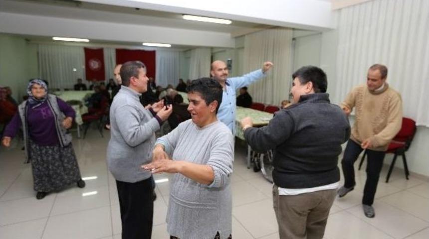 G&uuml;&ccedil;s&uuml;zler Yurdu Sakinleri Doyasıya Eğlendi