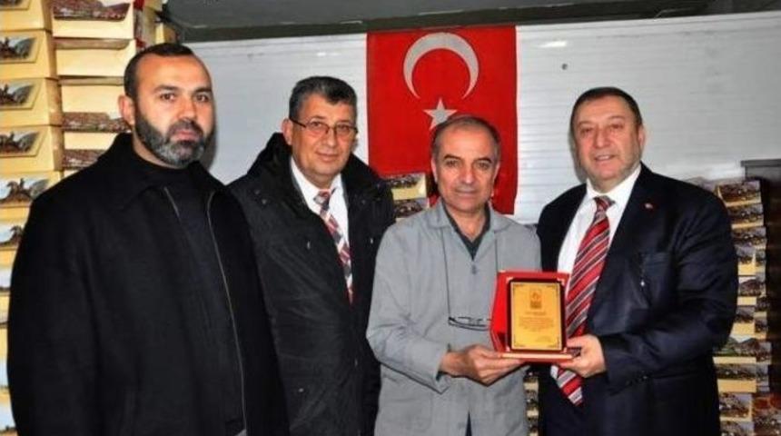 Hayatcan&rsquo;dan Hayırseverlere Plaket