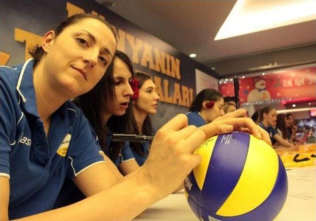 Vakıfbank Bayan Voleybol Takımı, Taraftarlarla Buluştu