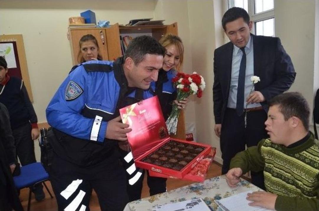 Tdp Ekipleri Recep Birsen &Ouml;zen &Ouml;zel Eğitim Uygulama Okulu Ve İş Eğitim Merkezini Ziyaret Etti