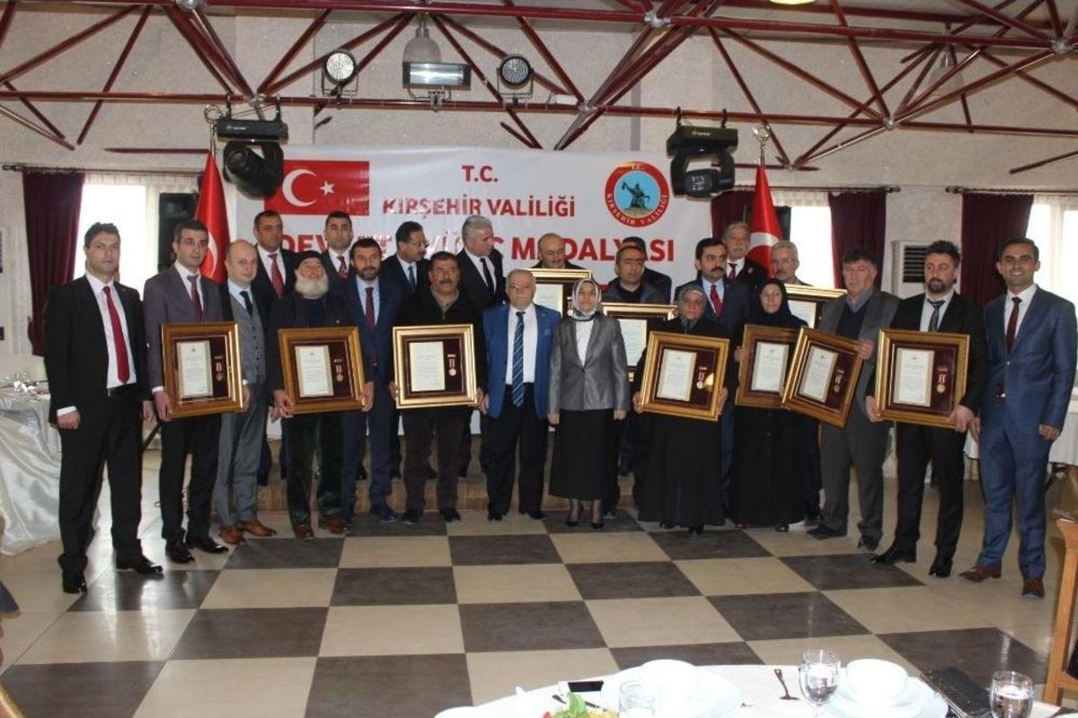 Şehit Aileleri Ve Gazileri Duygulandıran Madalya