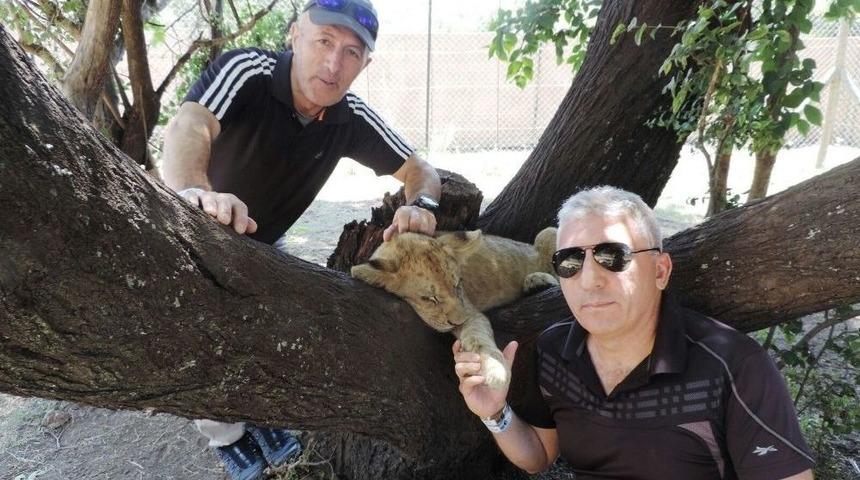 Hakkarili Dağcılar Afrika&rsquo;da Safari Turuna &Ccedil;ıktılar