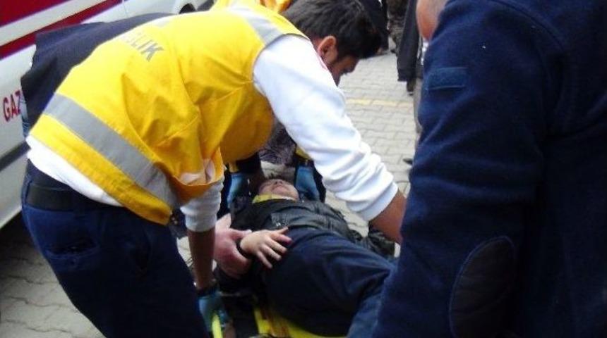 Yolun Karşısına Ge&ccedil;erken Motosiklet &Ccedil;arptı