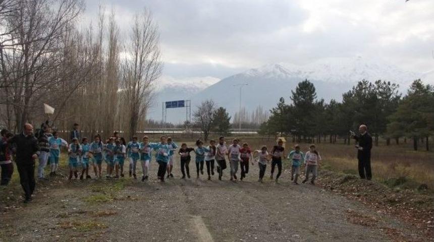 Erzincan&rsquo;da Kros M&uuml;sabakaları &Ccedil;ekişmeli Ge&ccedil;ti