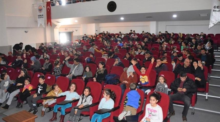 Gemlikli &Ccedil;ocuklar Tiyatroya Doydu
