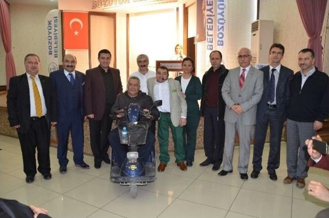 Boz&uuml;y&uuml;k&rsquo;te &ldquo;harbi Sakat Muhabbetler&rdquo; Stand Up Programı