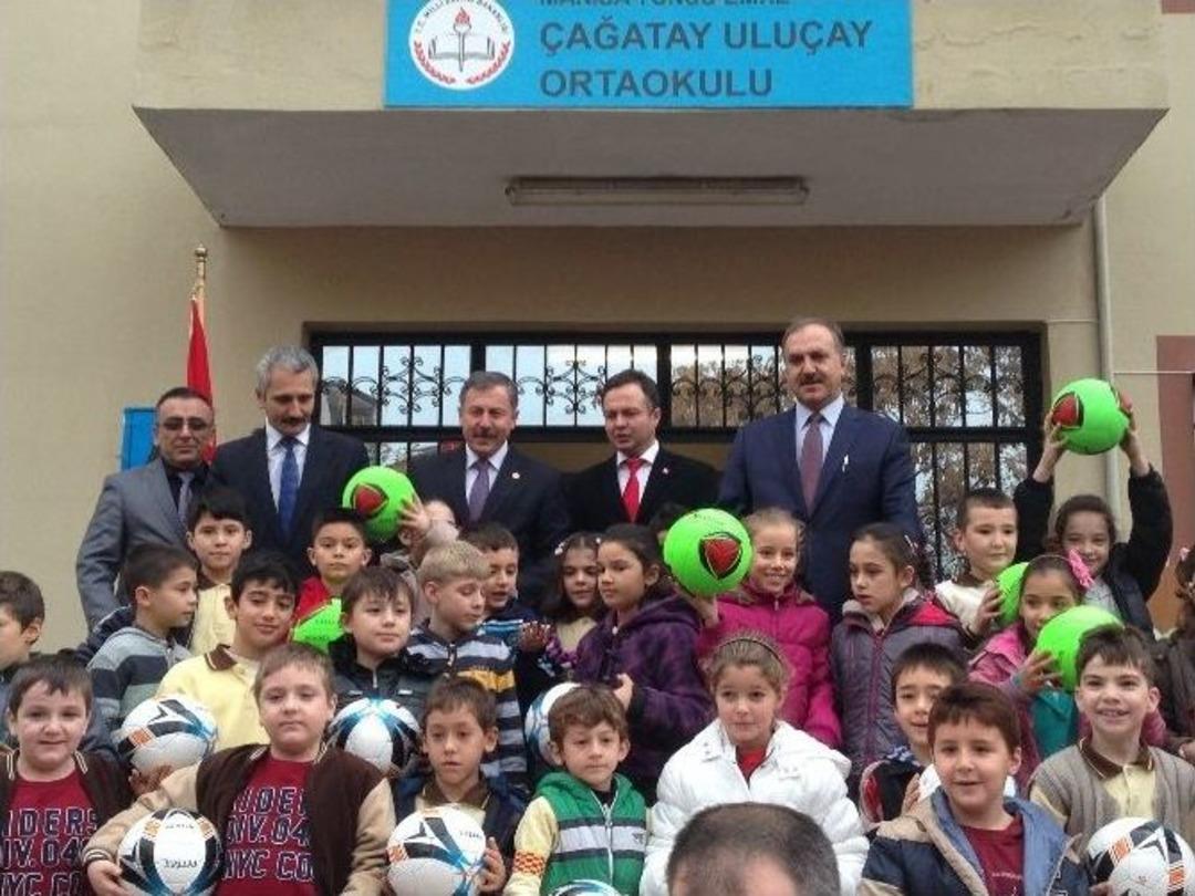 &Ouml;ğrenci Başkanı İstedi, Okul Spor Malzemelerine Kavuştu