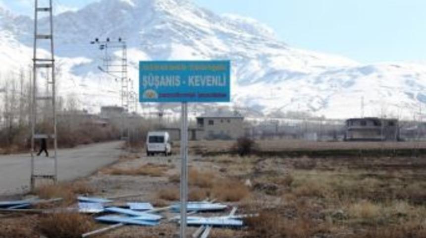 K&ouml;ylere K&uuml;rt&ccedil;e İsim Tabelası