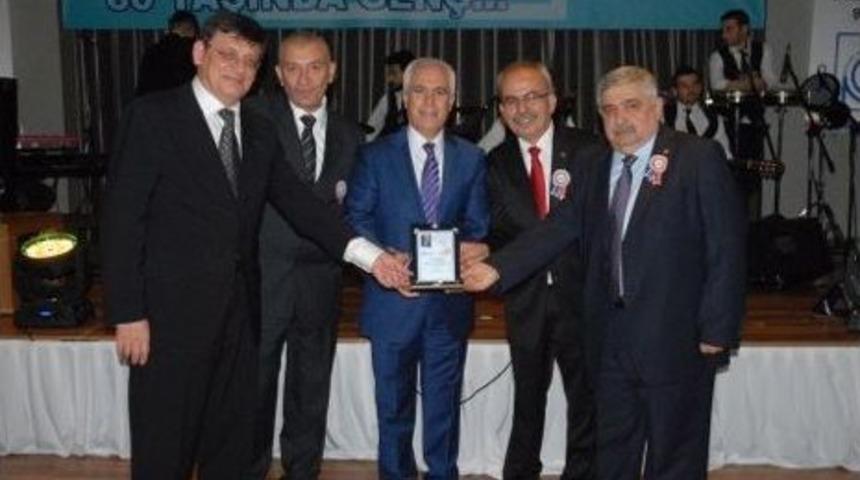 M&uuml;hendislikte 50. Yılını Dolduranlar Onurlandırıldı