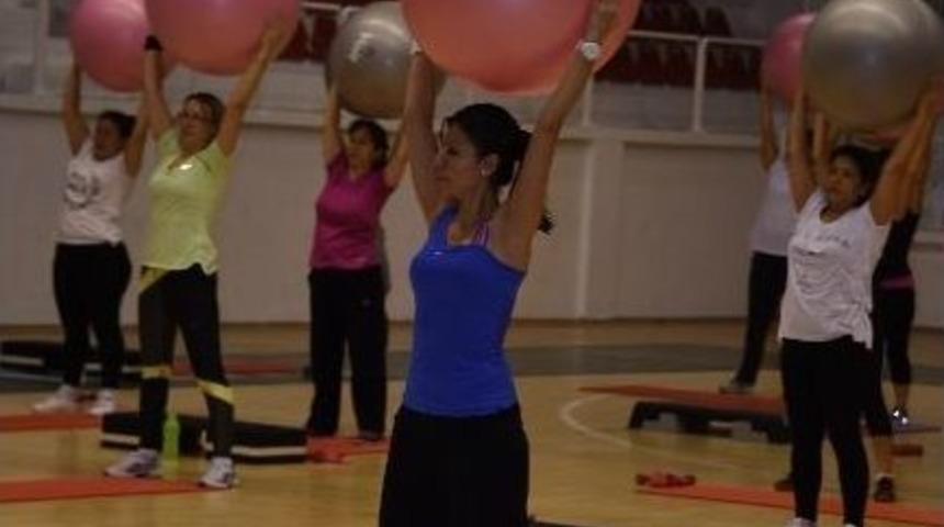 Aliağalı Kadınlara 7&rsquo;den 70&rsquo;e Spor