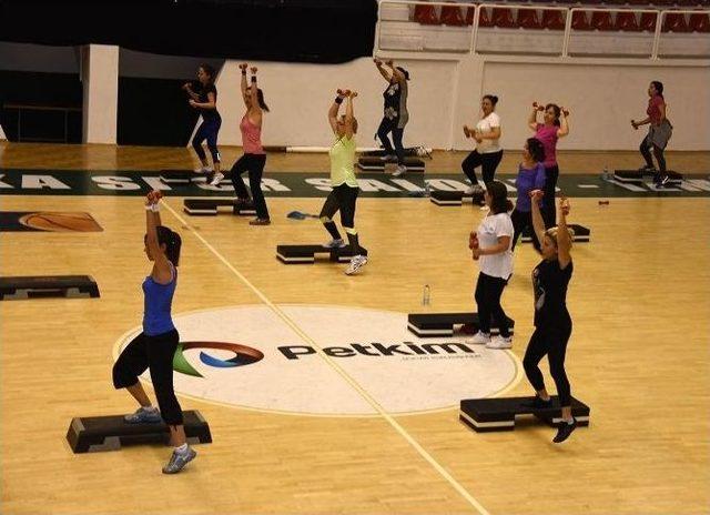 Aliağalı Kadınlara 7&rsquo;den 70&rsquo;e Spor 1