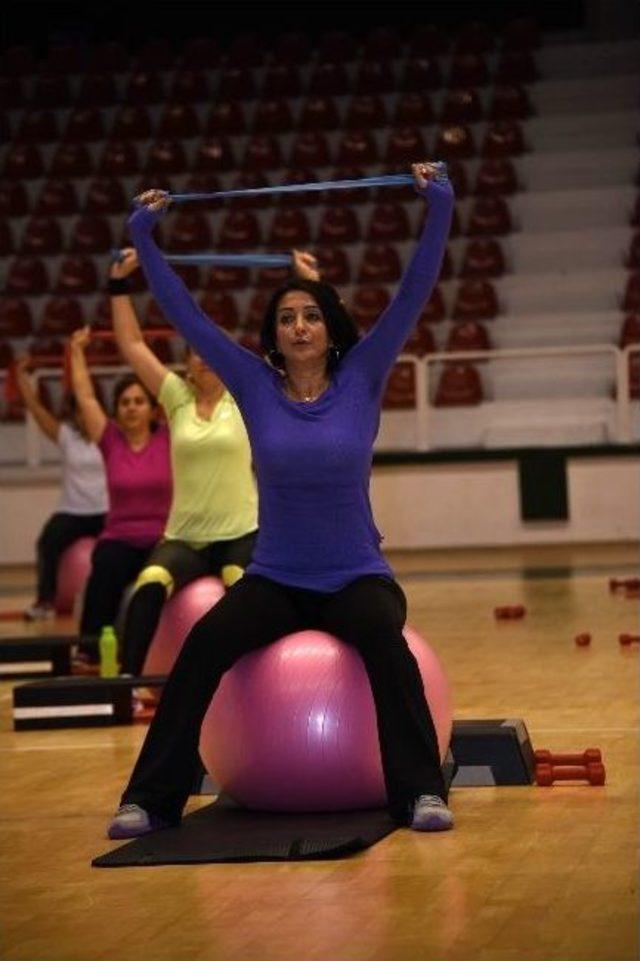 Aliağalı Kadınlara 7&rsquo;den 70&rsquo;e Spor 2