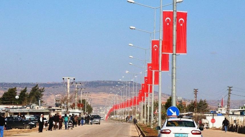 &Ouml;nc&uuml;pınar&rsquo;da T&uuml;rk Bayraklı Destek