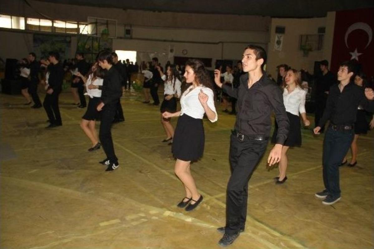 Tartışmalı Dans G&ouml;sterisi Yapıldı