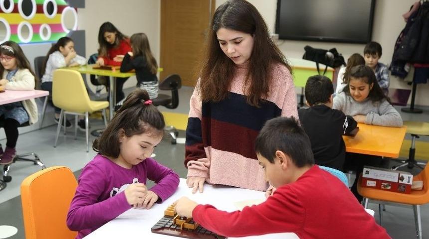 Akıl Oyunlarıyla Zekaları Gelişiyor