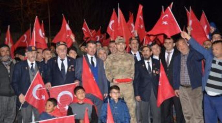 T&uuml;rkoğlu İl&ccedil;esinde Afrin Harekatına Destek Y&uuml;r&uuml;y&uuml;ş&uuml;