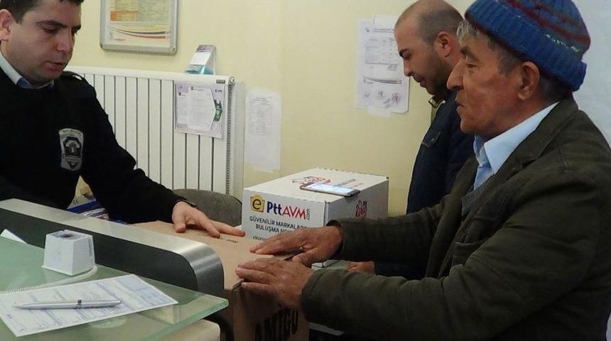 Huzur Evi Sakininden Afrin&rsquo;deki Askerlere &Ccedil;orap Ve Bere