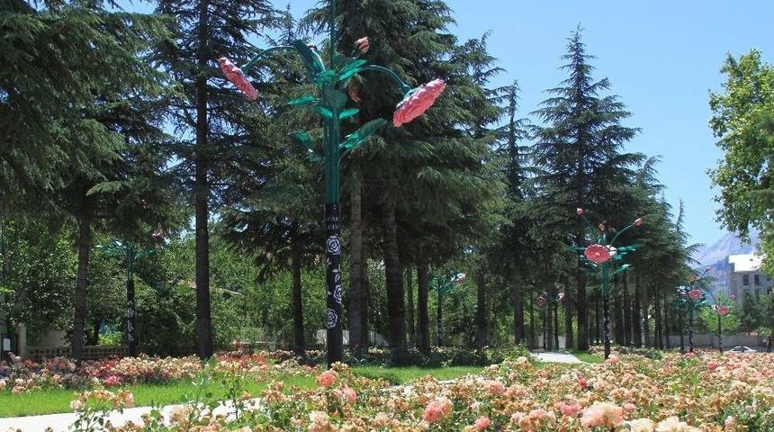 Isparta Belediyesi&rsquo;nden 6 Park, 8 Semt Spor Sahası