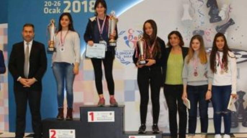 Denizlili Satran&ccedil; Sporcuları G&uuml;m&uuml;ş Madalya Aldı