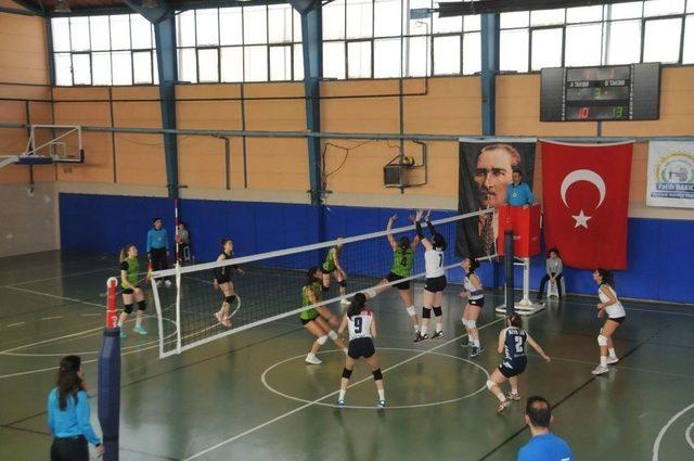 Boz&uuml;y&uuml;k Belediyesi İdman Yurdu Spor : 1 Mehmet Erdem Marmara Akademi : 3 1