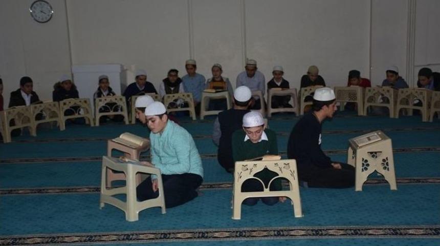 Kur&rsquo;an Kursu &Ouml;ğrencilerinden Manevi Destek