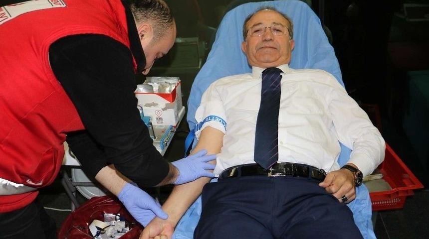 Manisa B&uuml;y&uuml;kşehir Belediye Personelinden Kan Bağışı