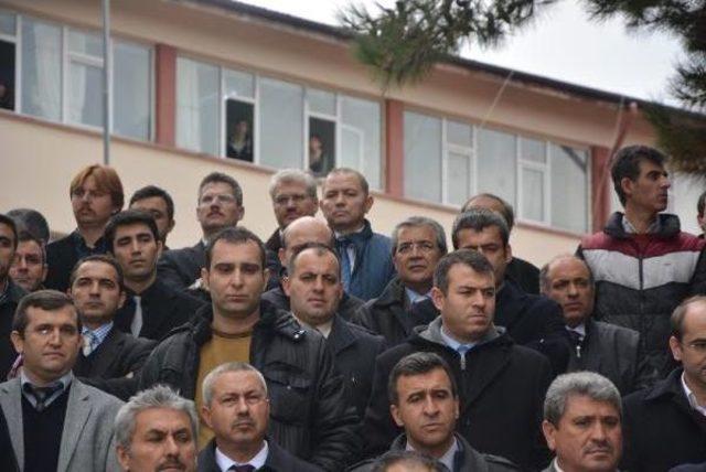 &Ouml;ğretmenin &Ouml;ğrenciler Tarafindan D&ouml;v&uuml;lmesine Tepki 2