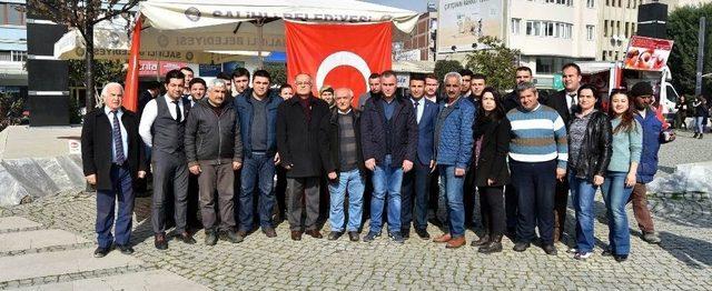 Salihli’de Mehmetçik İçin Lokma Dağıttılar