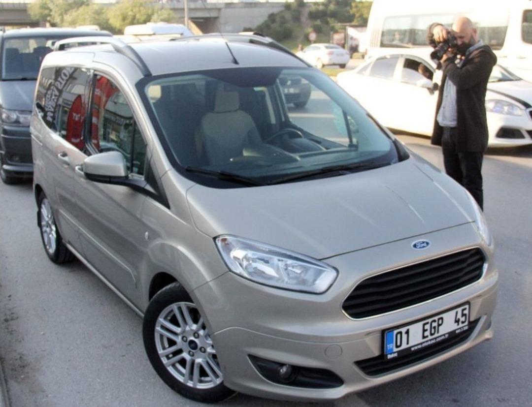 Kamyonetin Camını Kırıp 35 Bin Euro &Ccedil;aldılar