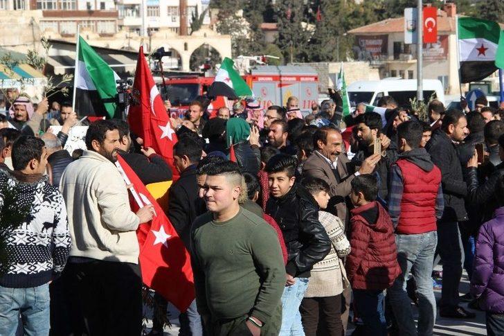 Suriyeliler Ellerinde Zeytin Dallarıyla Harekata Destek Verdi G4