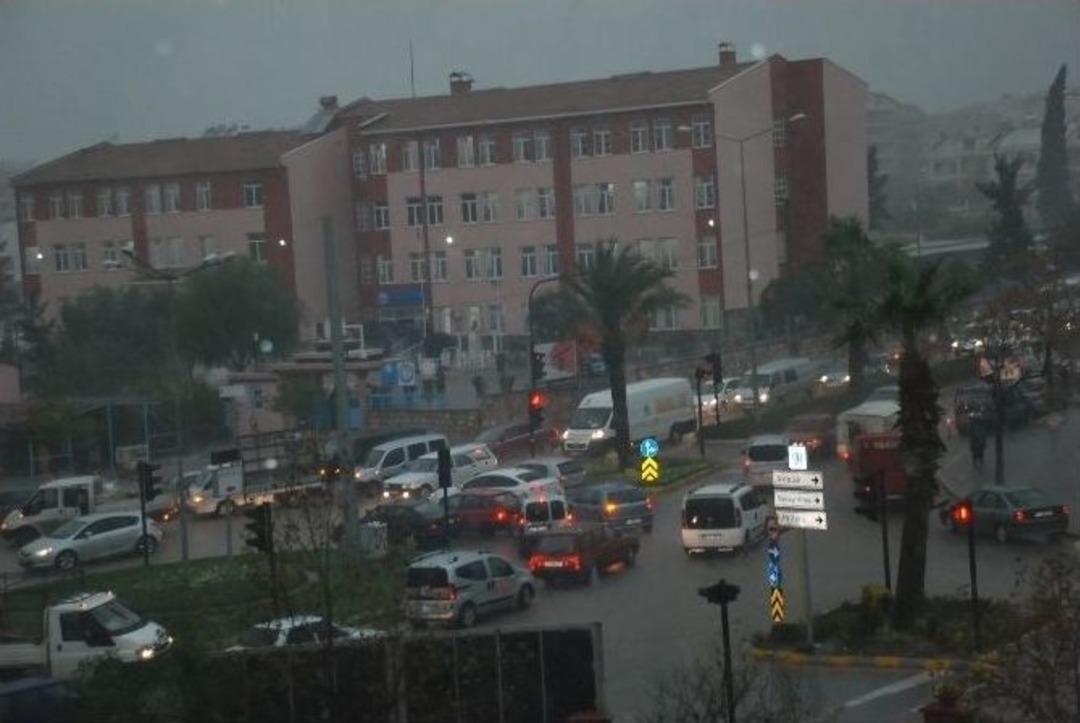 Şiddetli Yağış Didim&rsquo;i K&ouml;t&uuml; Vurdu