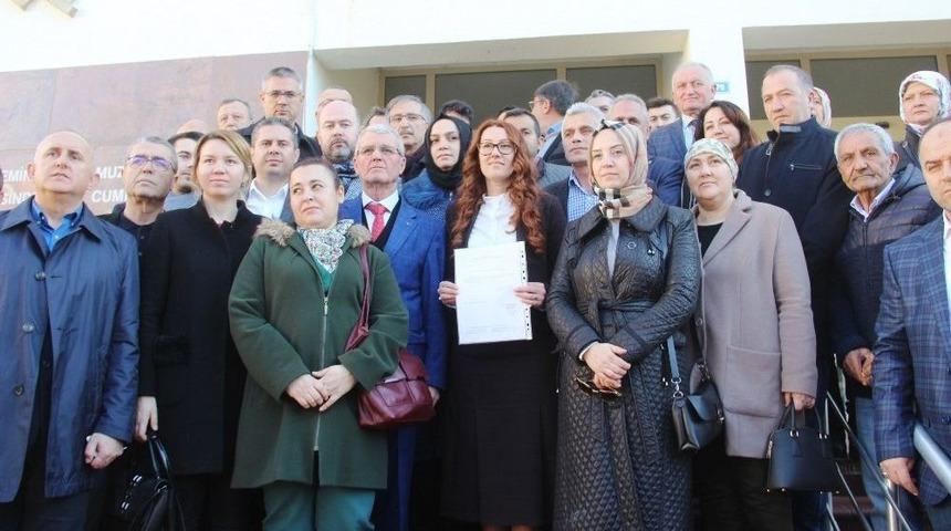 Ak Parti&rsquo;nin Tek Kadın İl Başkanı Mazbatasını Aldı