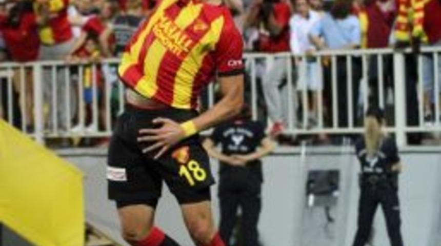 Demba Ba Geldi, Jahovic Gidiyor