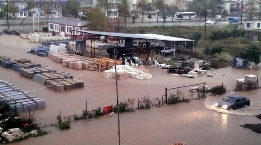 Antalya Sel Ve Su Baskınlarına Teslim Oldu