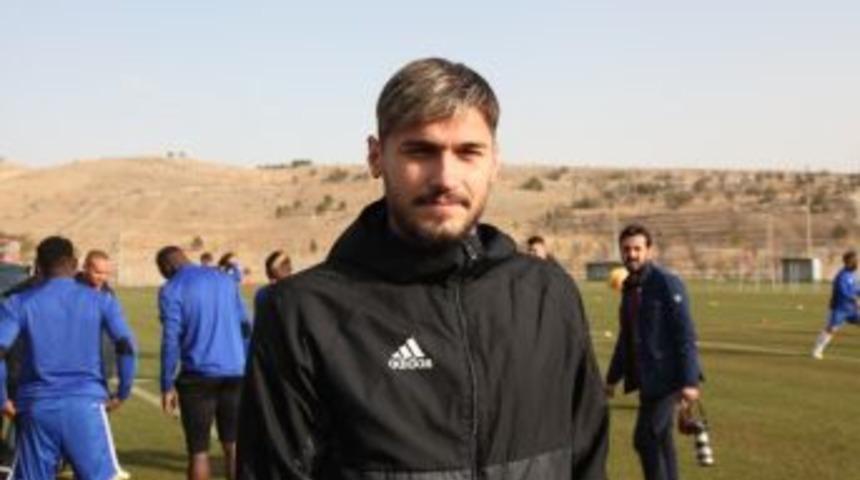 Evkur Yeni Malatyaspor&rsquo;a Kiralık Geldi Giresunspor&rsquo;a Kiralık Gitti