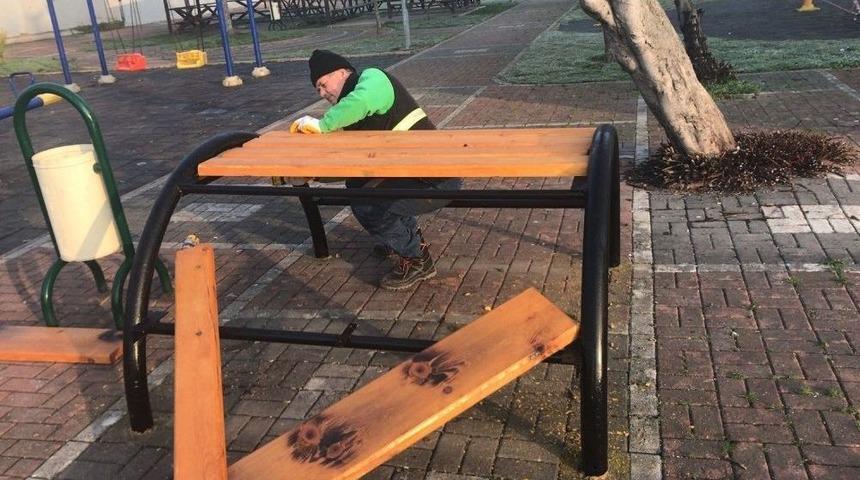 Başiskele&rsquo;de &Ccedil;ocuk Parkları Onarılıyor