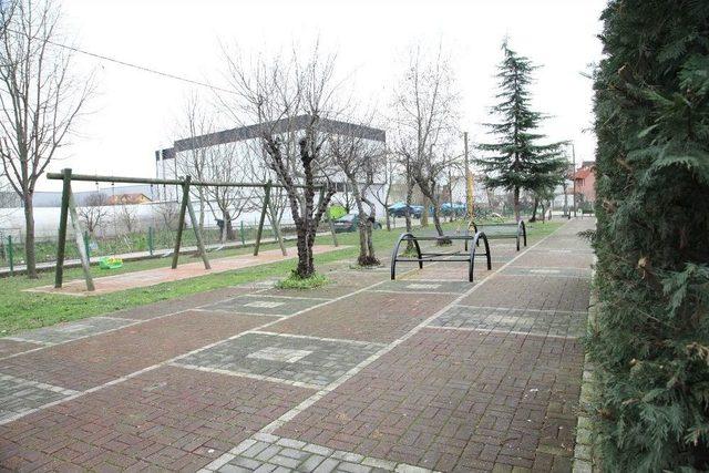 Başiskele’de Çocuk Parkları Onarılıyor