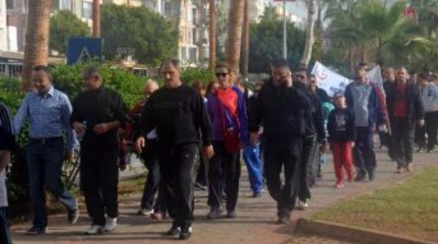 Mersin&rsquo;de Sağlık İ&ccedil;in Y&uuml;r&uuml;y&uuml;şler S&uuml;r&uuml;yor