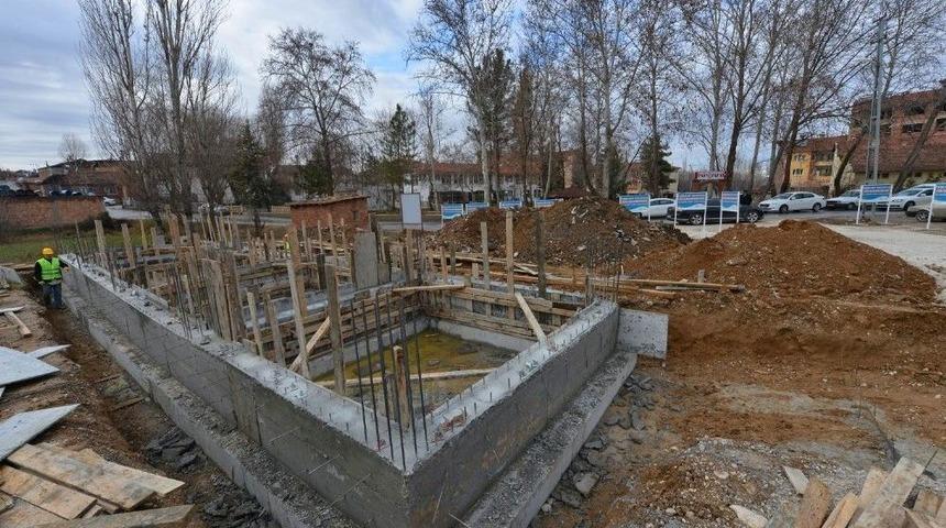 Yeşilyurt Belediyesinden Dilek&rsquo;e Park Ve Halısaha