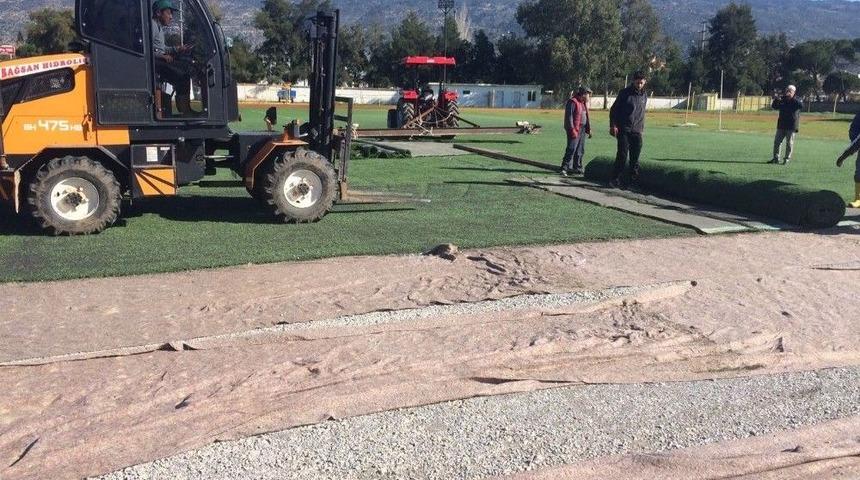 &Ccedil;ine Y&uuml;ksel Yalova Stadı Yeni G&ouml;r&uuml;n&uuml;m&uuml;ne Kavuşuyor