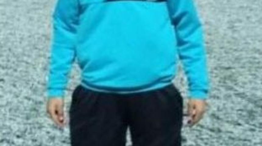 Darp Edilen Kadını Kurtarmak İsteyen Gen&ccedil; Futbolcu Bı&ccedil;aklanarak &Ouml;ld&uuml;r&uuml;ld&uuml;