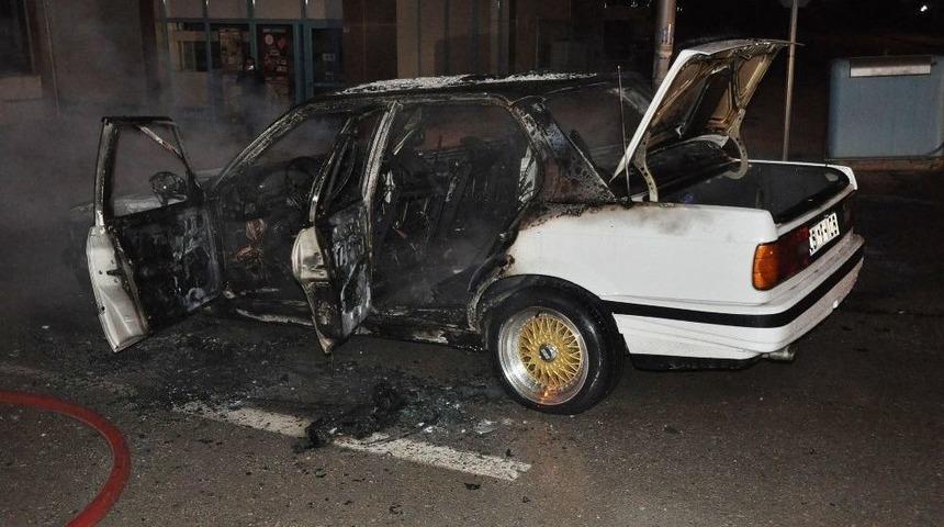 Seyir Halindeki Otomobil Alev Alev Yandı