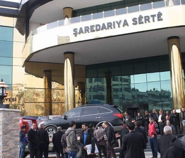 Siirt Belediye Başkanının Aracına Saldırı