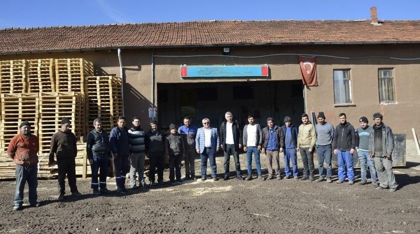 İş&ccedil;iler Bir G&uuml;nl&uuml;k Yevmiyelerini Mehmet&ccedil;ik Vakfı&rsquo;na Bağışladılar