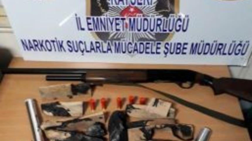 Uyuşturucuyu Sobada Yakarken Yakalandılar